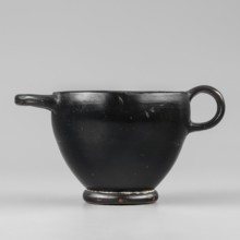 Black-finished skyphos, Greek ceramics, Type B. Thin-walled skyphos with a deep bowl and annular