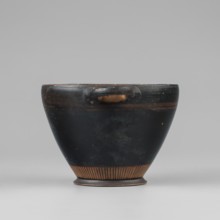 Black-finished skyphos. Thin-walled skyphos with a slightly inward-curved rim. Horizontal handles