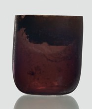 Bottle, unknown eastern workshop, 3rd century, vessel, height 4 cm, width 3.4 cm, A close-up of a