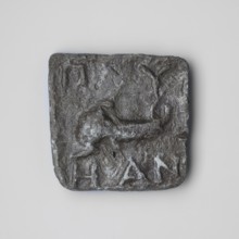 Weight 1/2 mina. Square weight with straight side edges, slightly protruding above the face. The
