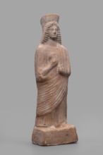 Figurine of a woman with a polos on her head, unknown Boeotian workshop, female figurine, 475–450