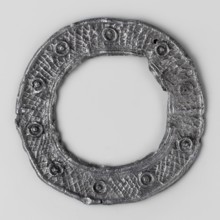 Miniature brooch, votive offering/wreath, object in the shape of a flat hoop with a surface