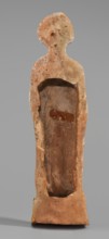 Male figurine, unknown Boeotian workshop. Standing man on a high quadrangular base, arched at the