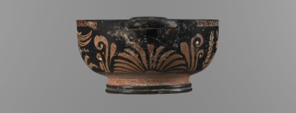 Red-figure bowl kylix, 3rd quarter of the 4th century BC, Apulia. Yellow clay tending to red with