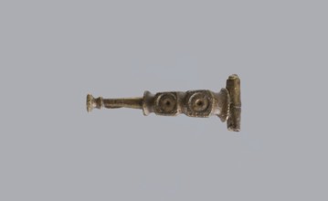 Arched fibula, unknown Roman workshop. Fibula with an arched hoop decorated with two crossbars and