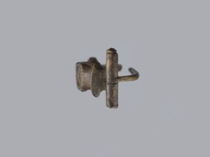 Arched fibula, unknown Roman workshop. Fibula with an arched hoop decorated with two crossbars and