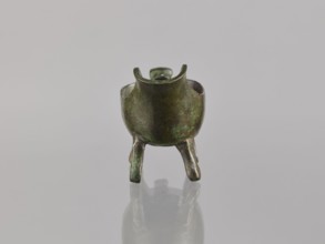 Yi-type vessel, Chinese, Qing 1644–1911, 19th century, China. Ceremonial/ritual vessel on four legs