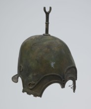 Bronze helmet, 4th–3rd century BC, Italy, armament; height 27 cm without cheek guards, width 19.8