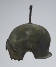 Bronze helmet, 4th–3rd century BC, Italy, armament; height 27 cm without cheek guards, width 19.8