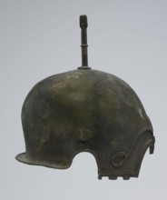Bronze helmet, 4th–3rd century BC, Italy, armament; height 27 cm without cheek guards, width 19.8