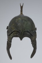 Bronze helmet, 4th–3rd century BC, Italy, armament; height 34 cm, width 20.2 cm, depth 22.5 cm,