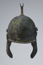 Bronze helmet, 4th–3rd century BC, Italy, armament; height 34 cm, width 20.2 cm, depth 22.5 cm,