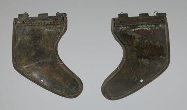 Bronze helmet, 4th–3rd century BC, Italy, armament; height 26.5 cm without cheek guards, width 19.8
