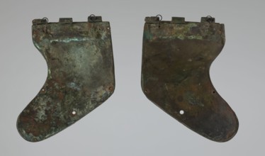 Bronze helmet, 4th–3rd century BC, Italy, armament; maker, height 26.5 cm without cheek guards,