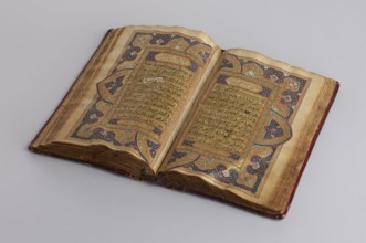 Quranic manuscript, unknown creator/calligrapher, ; Islamic art, Ottoman dynasty 1299–1922; Arabic