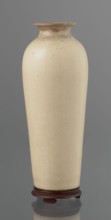 Cylindrical porcelain vase, tapering towards the bottom; flat rim. Light cream glaze with fine
