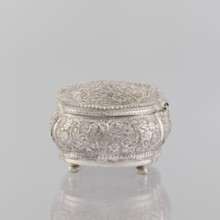 Box with lid; maker, purchase provenance; Indian art; Indian; plant ornament; 19th–20th century;