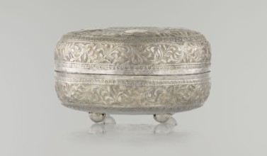 Box with lid, Ottoman, Turkish, 19th century. Wood with plant and geometric motifs; height 9.0 cm,