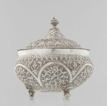 Vessel with a lid, Islamic art, Turkish culture, Ottoman dynasty 1299–1922, plant ornament,