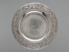 Platter, attributed to an, Qing dynasty 1644–1911, 19th–20th century, China. Ceramic decorative