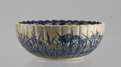 Bowl, Toyota Masanobu maker. Deep bowl on a low, ring-shaped base with a knobbed body and serrated