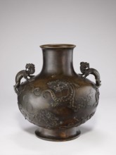 Vase with two dragon-shaped handles qiulong, maker, gift; Chinese art, Chinese culture; Qing