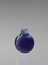 Flask snuffbox, maker, 18th century Qing dynasty, China. Round, flattened-belly vessel; height 6.8