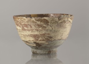 Wan-nari type tea bowl wan-nari chawan, Stoneware bowl on a low, round foot; rough surface; partly