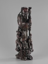 Deity of Longevity Shouxing/Shoulao holds a long traveling staff and a peach of immortality. His