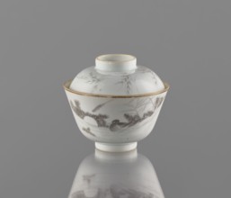 Bowl with a lid, decorated ceramics colored porcelain, Chinese art, Qing dynasty, Tongzhi