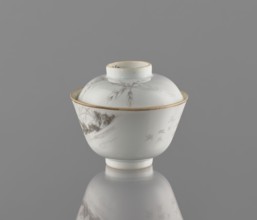 Bowl with a lid, decorated with ducks and peaches, colored porcelain. Chinese, Qing dynasty,