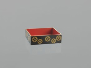 Portable picnic set sagejûbako, Rectangular cabinet without side walls. On a stand are two food