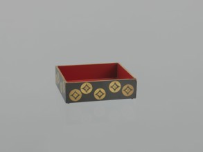 Portable picnic set sagejûbako, Rectangular cabinet without side walls. On a stand there are two