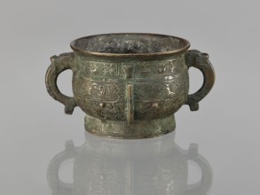 Gui incense burner, Chinese, ceremonial vessel, taotie iconography, meander and leiwen ornament,