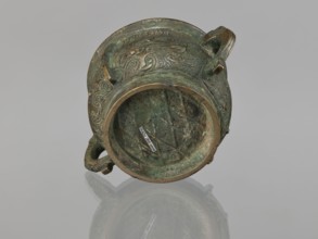Gui incense burner, Chinese, ceremonial vessel with taotie and meander ornamentation, leiwen