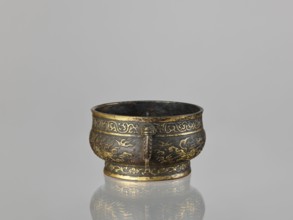 Gui-type incense burner, Chinese, Qing dynasty 1644–1911, 19th century. Bronze vessel with