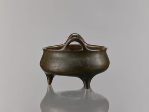 Li-type incense burner, incense burner in bronze, Chinese ceremonial vessel with dragon
