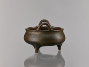 Li-type incense burner, bronze, 18th–19th century Qing dynasty 1644–1911, China. Ceremonial/ritual