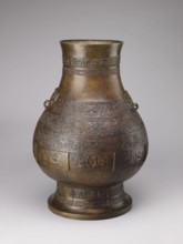 Hu-type vase, Chinese art, Chinese culture; birds; ceremonial/ritual vessel; dragons iconography;