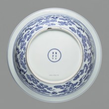 Platter on stand, blue-and-white porcelain, Qing dynasty, Yongzheng period 1723–1735. The platter