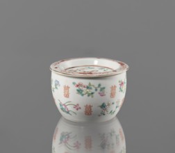 Hand warmer, Colored porcelain, Qing dynasty Tongzhi, 1862–1874. Bulging vessel with a flat