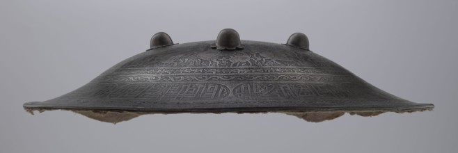 Shield sipar, Persian Iran, Qajar dynasty 1785–1925, 18th/19th century. Metal weapon, diameter 47.5