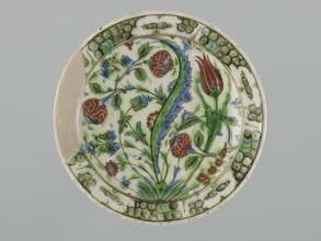 Plate;, Earthenware vessel Iznik, Turkey, 17th century; height 5.5 cm, diameter 30.5 cm.