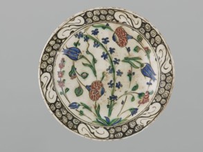Plate, gift, Islamic art, Turkish, Ottoman dynasty 1299–1922, ceramics decorated with flowers