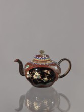 Teapot kyûsu with lid, butterflies, Japanese art, plant motifs, Japanese culture, birds, plum