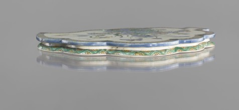 Leaf-shaped saucer, Chinese; Kangxi period 1662–1722; colored porcelain; decorated with leaves,
