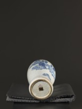 Vase, figurative scenes, ceramics, gardens, Chinese art, Chinese culture, blue-and-white porcelain,