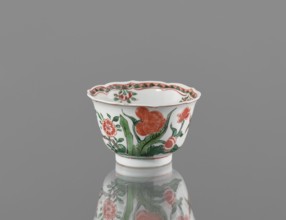Bowl, porcelain with colorful overglaze enamels in Kangxi style Qing dynasty, 1662–1722. Decorated
