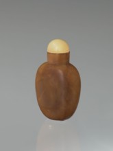 Snuffbox, Chinese, Qing dynasty 1644–1911, 19th century, vessel; height 6.8 cm, width 4.0 cm, depth