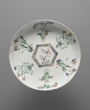 Platter, Chinese, Qing dynasty 1644–1911, 19th century; colored porcelain with floral decorations